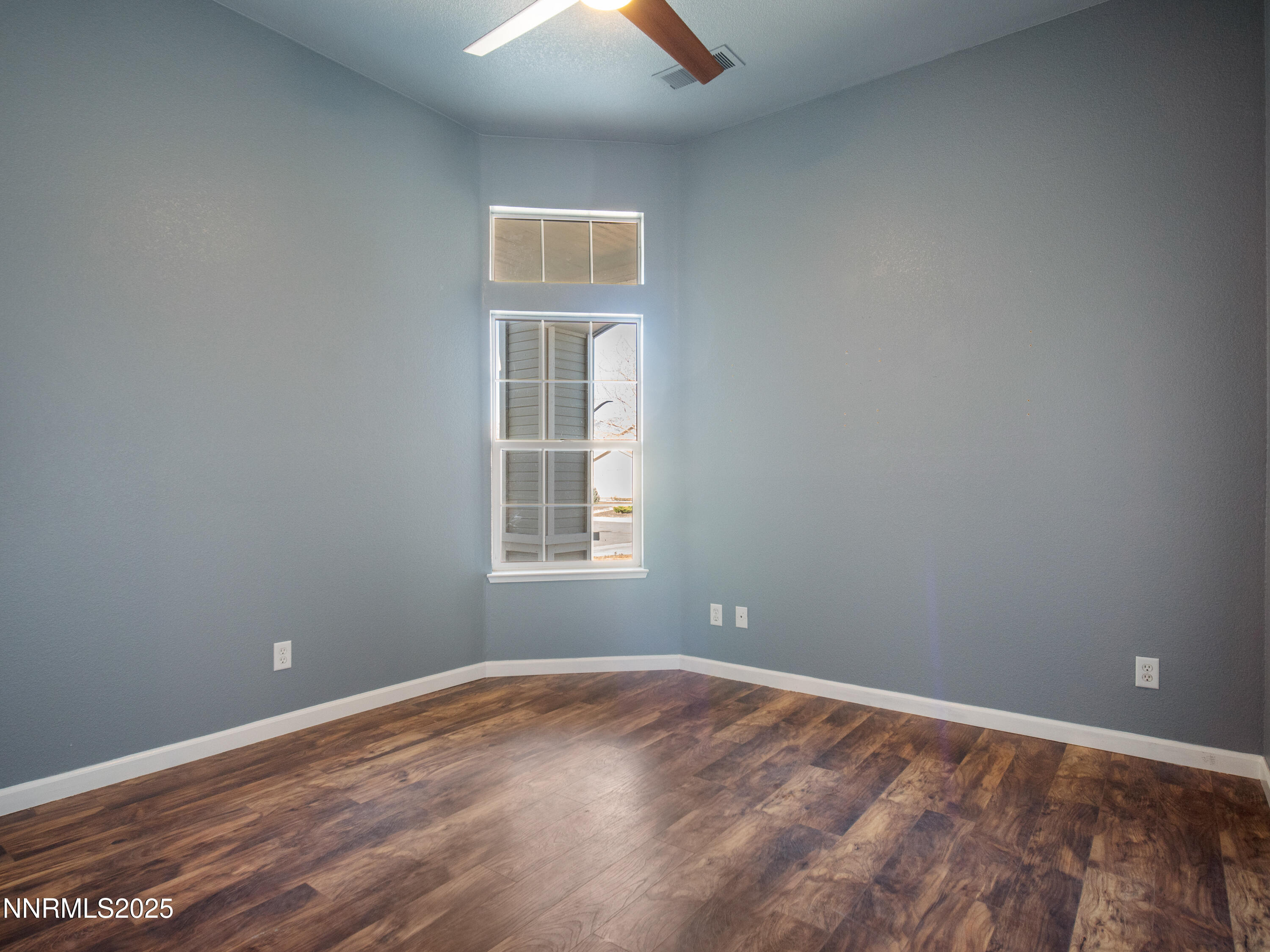 117 Elk Horn Drive Dayton, NV 89403 - Photo 15 of 59 an empty room with a window
