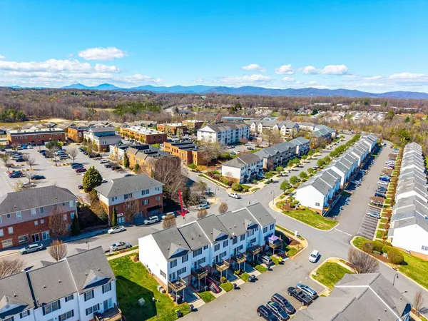 $289,900 | 651 Wyndhurst Drive, Lynchburg, VA 24502