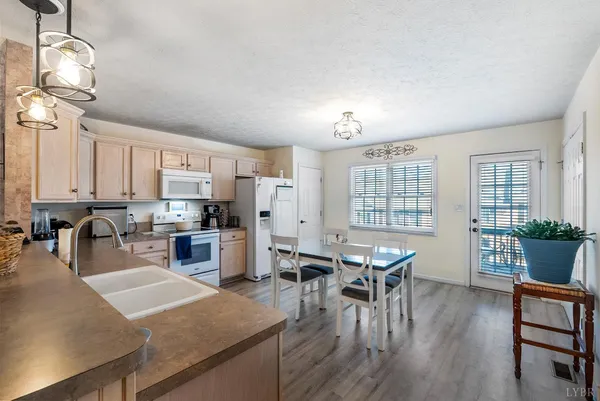 $289,900 | 651 Wyndhurst Drive, Lynchburg, VA 24502
