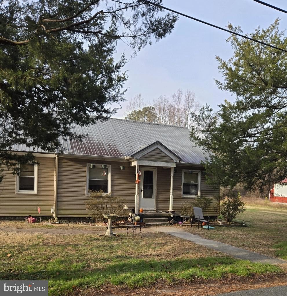 820-824 Shad Point Road Salisbury, MD 21801 - Photo 5 of 7 front view of a house with yard