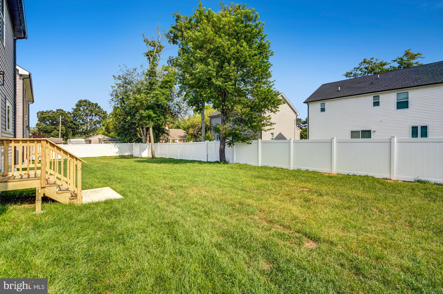 264 Schooner Road Manahawkin, NJ 08050 - Photo 35 of 37 a view of a backyard with a garden and plants