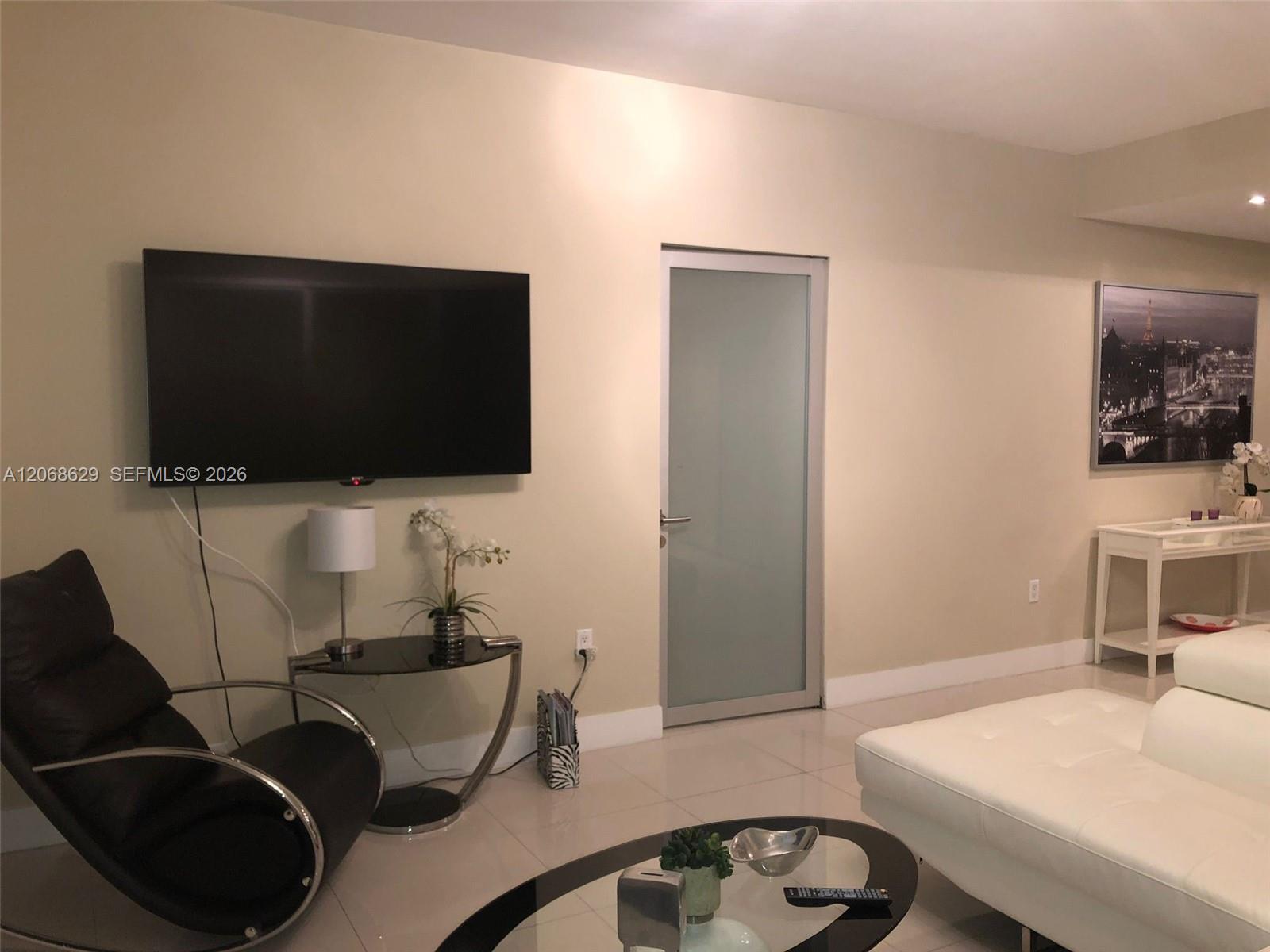 90 Southwest 3rd Street, Unit 3802 Miami, FL 33130 - Photo 5 of 20 Gallery Image 5