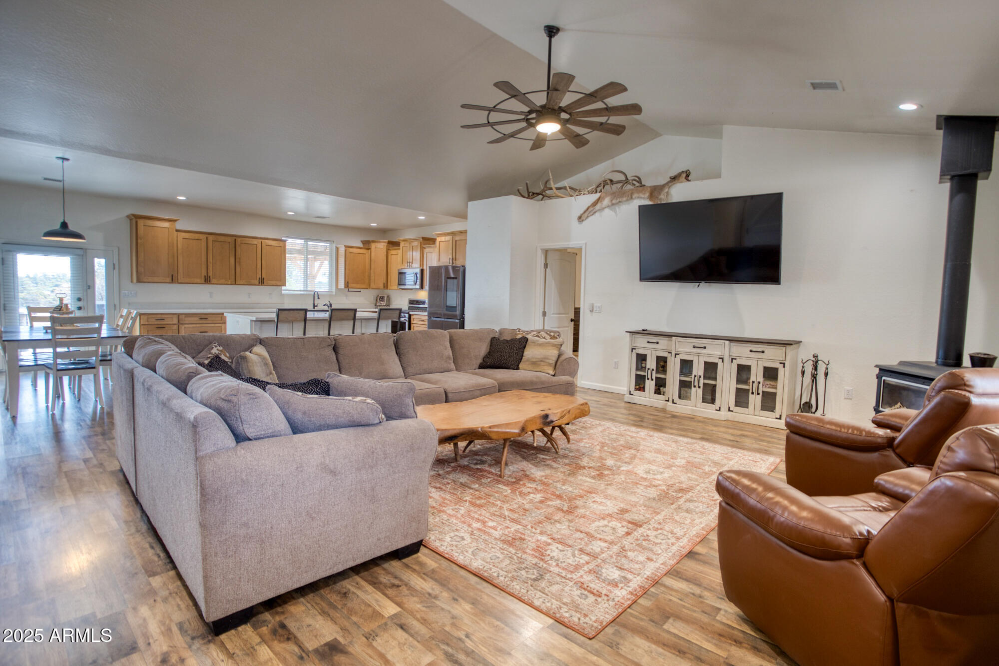 Linden Home on 1,97 Acres