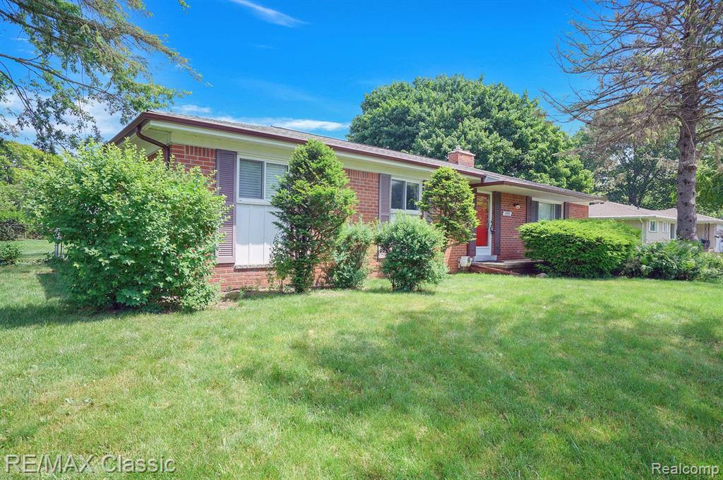 35192 Caryn Street Farmington Hills, MI 48331 - Photo 2 of 26