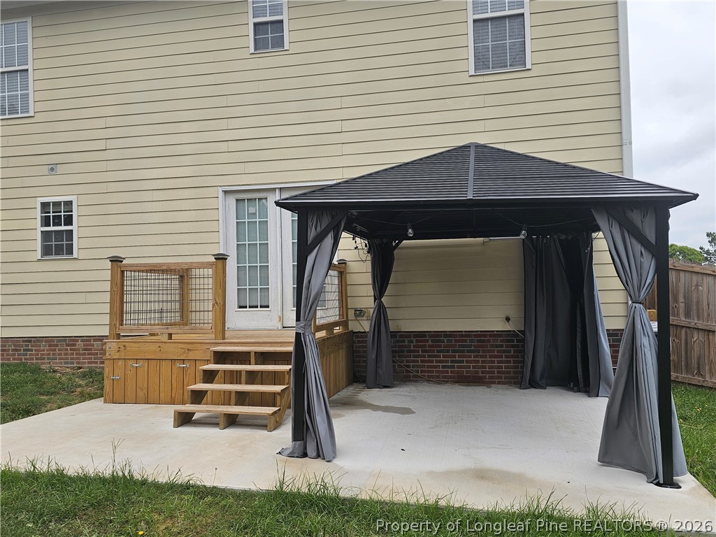 5708 Spreading Branch Road Hope Mills, NC 28348 - Photo 20 of 21 a front view of a house with a garden