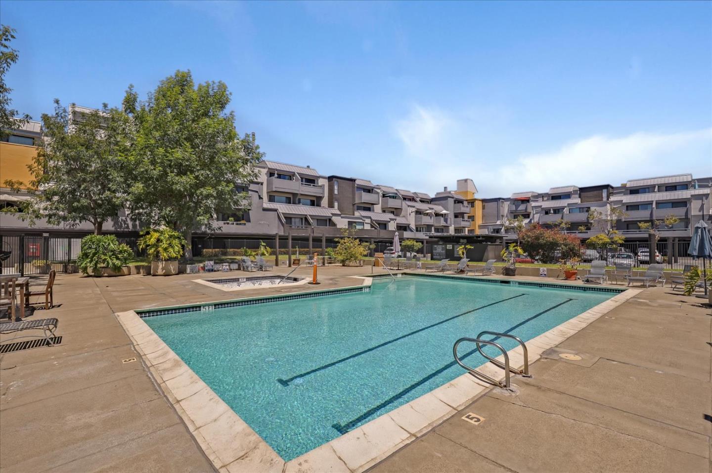 7 Embarcadero West, Unit 115 Oakland, CA 94607 - Photo 27 of 39 a view of a tennis court