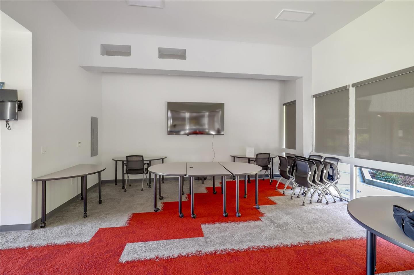 7 Embarcadero West, Unit 115 Oakland, CA 94607 - Photo 33 of 39 a view of a livingroom with furniture