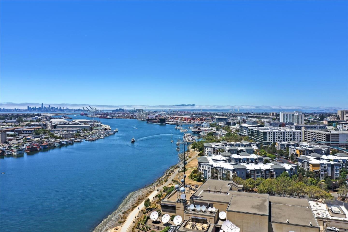 7 Embarcadero West, Unit 115 Oakland, CA 94607 - Photo 35 of 39 a view of a city