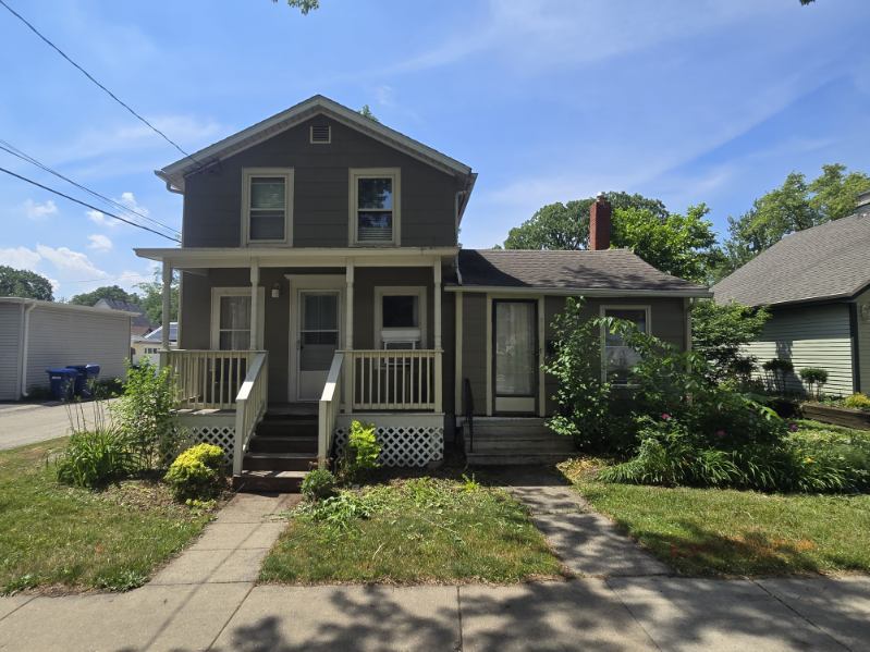 219 South 7th Street DeKalb, IL 60115 - Photo 1 of 30 a front view of a house with garden