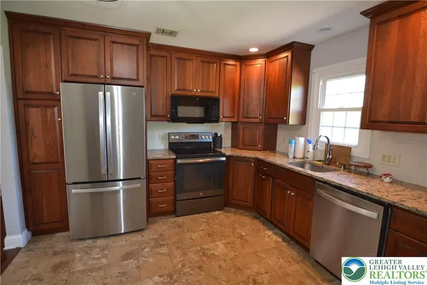 $2,800 | 3071 Athena Drive, Bethlehem, PA 18017