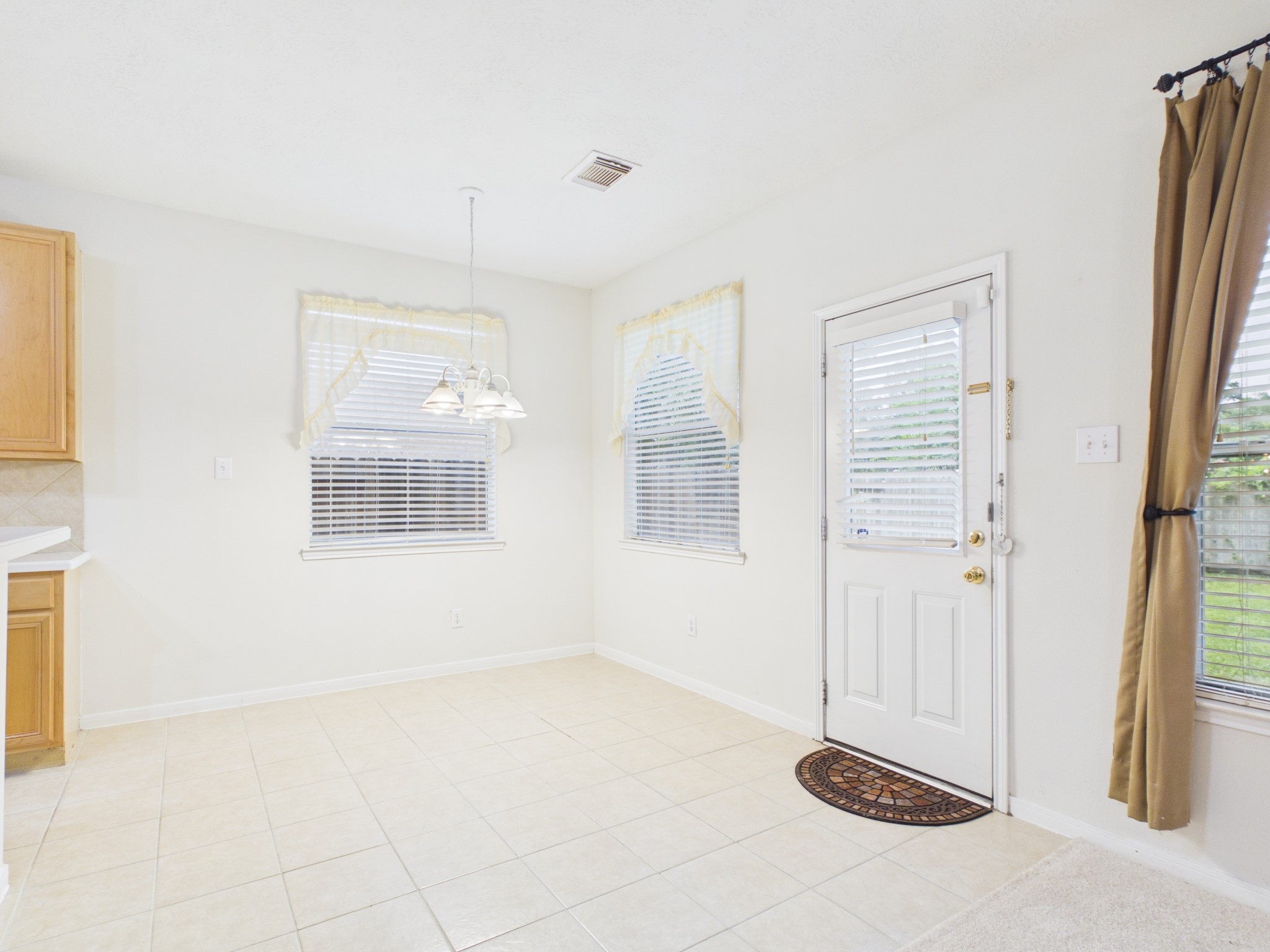 4702 Rolling View Court Houston, TX 77345 - Photo 10 of 27