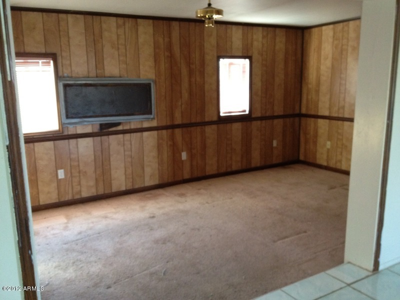 3601 West Lawrence Road Phoenix, AZ 85019 - Photo 3 of 8 4695815-3