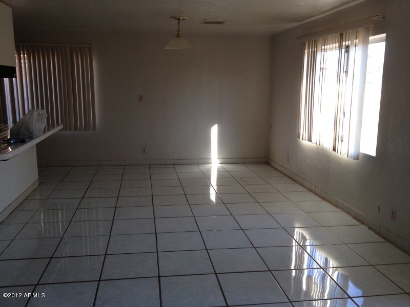 3601 West Lawrence Road Phoenix, AZ 85019 - Photo 4 of 8 4695815-4