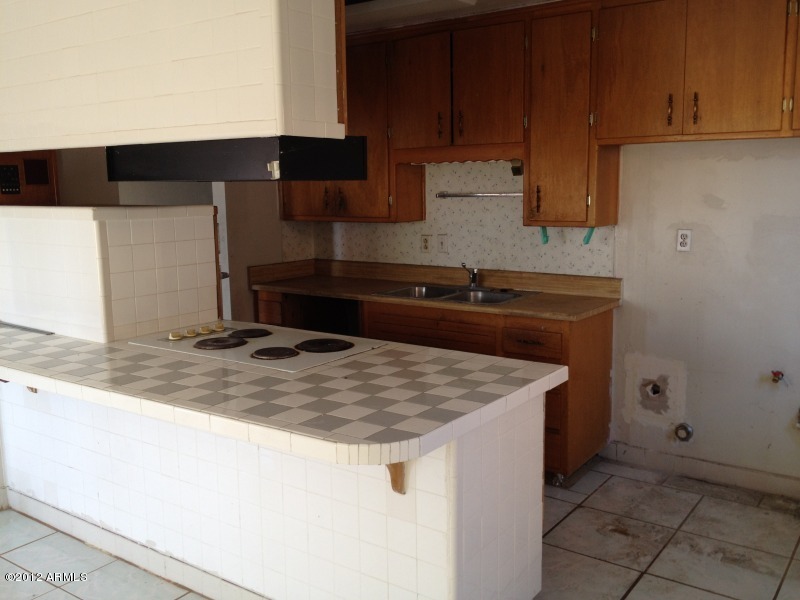 3601 West Lawrence Road Phoenix, AZ 85019 - Photo 5 of 8 4695815-5
