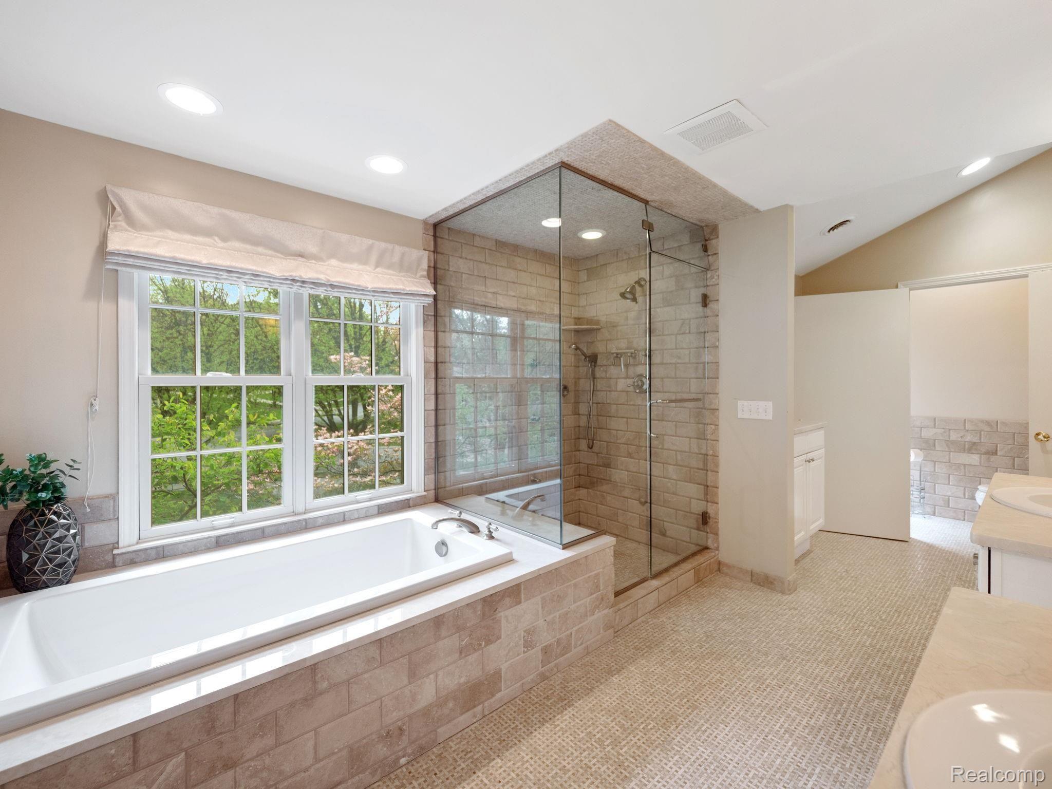 554 Glengarry Road Bloomfield Hills, MI 48301 - Photo 27 of 40 P2900983.jpg