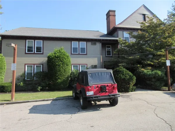 $2,400 | 175 Massachusetts Avenue, Unit 103, Warwick, RI 02888