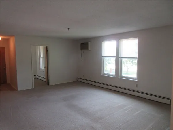 $2,400 | 175 Massachusetts Avenue, Unit 103, Warwick, RI 02888