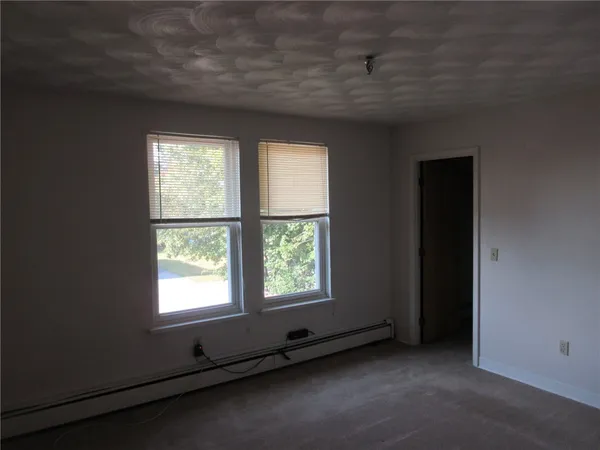 $2,400 | 175 Massachusetts Avenue, Unit 103, Warwick, RI 02888
