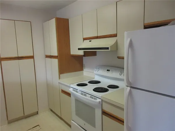 $2,400 | 175 Massachusetts Avenue, Unit 103, Warwick, RI 02888