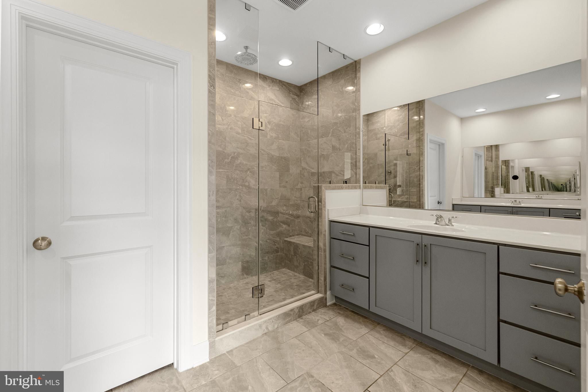 42289 Porter Ridge Terrace Brambleton, VA 20148 - Photo 25 of 44 Master bath