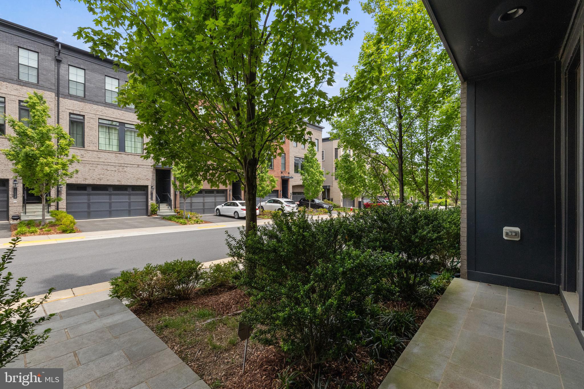 42289 Porter Ridge Terrace Brambleton, VA 20148 - Photo 4 of 44 Front