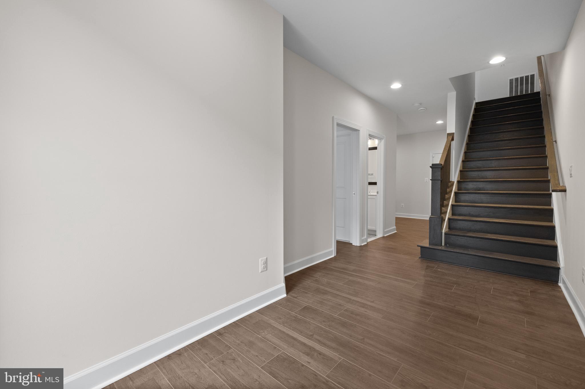 42289 Porter Ridge Terrace Brambleton, VA 20148 - Photo 5 of 44 Entarance