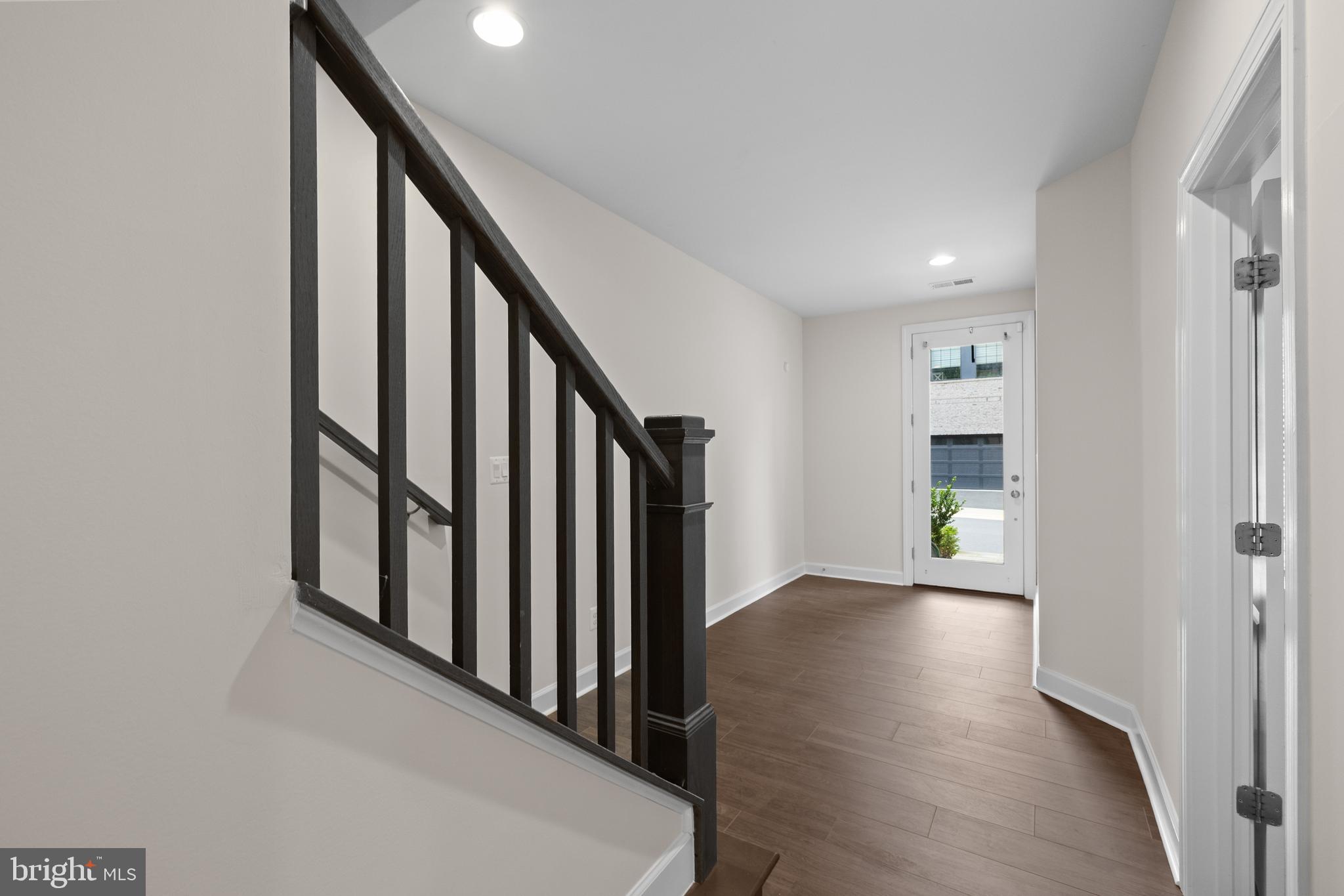42289 Porter Ridge Terrace Brambleton, VA 20148 - Photo 6 of 44 Entarance 2