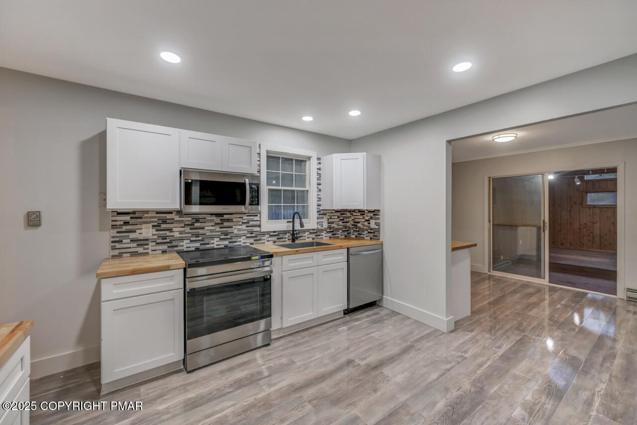 384 Devils Hole Road Cresco, PA 18326 - Photo 21 of 97 a kitchen with stainless steel appliances kitchen island granite countertop a stove and a sink