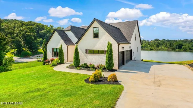 $1,599,900 | 560 Silent River Lane, Loudon, TN 37774