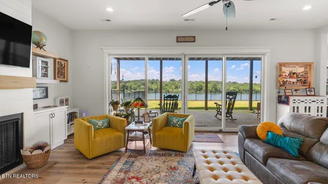 $1,599,900 | 560 Silent River Lane, Loudon, TN 37774