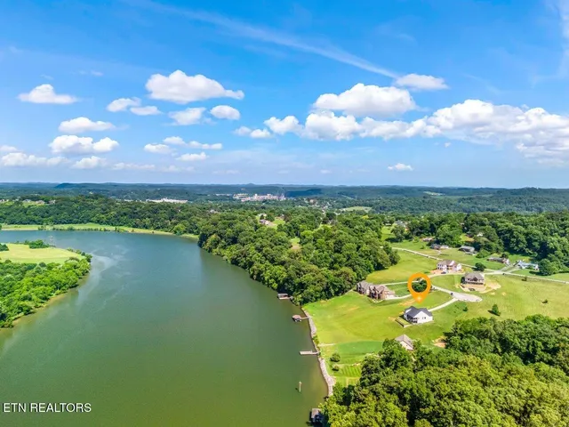 $1,599,900 | 560 Silent River Lane, Loudon, TN 37774