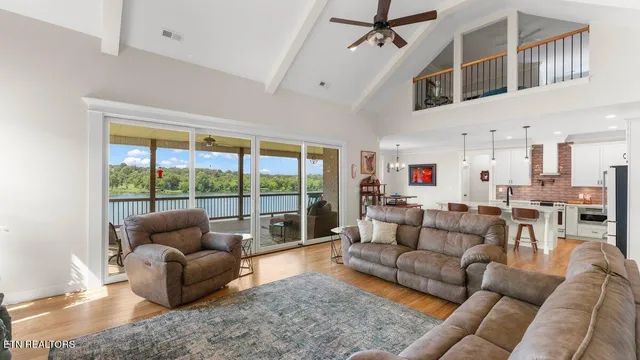 $1,599,900 | 560 Silent River Lane, Loudon, TN 37774