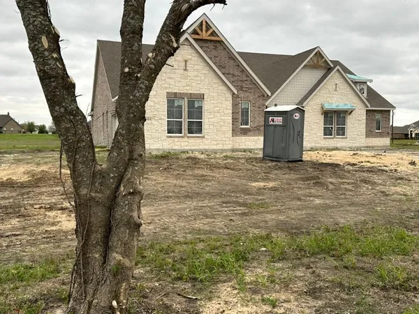 a view of house with backyard and garden