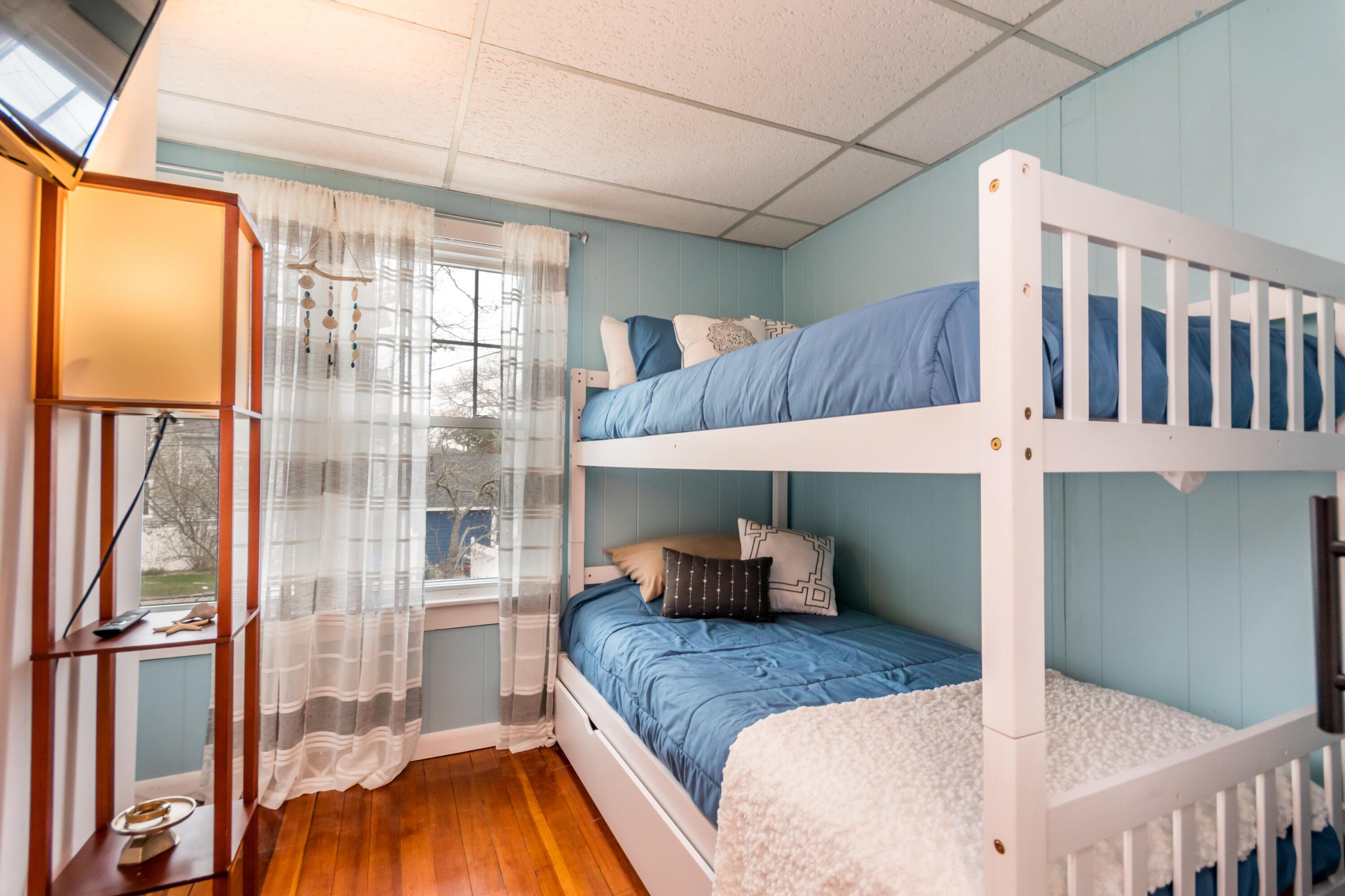 10 Sunset Avenue Onset, MA 02558 - Photo 24 of 41 Bedroom 3
