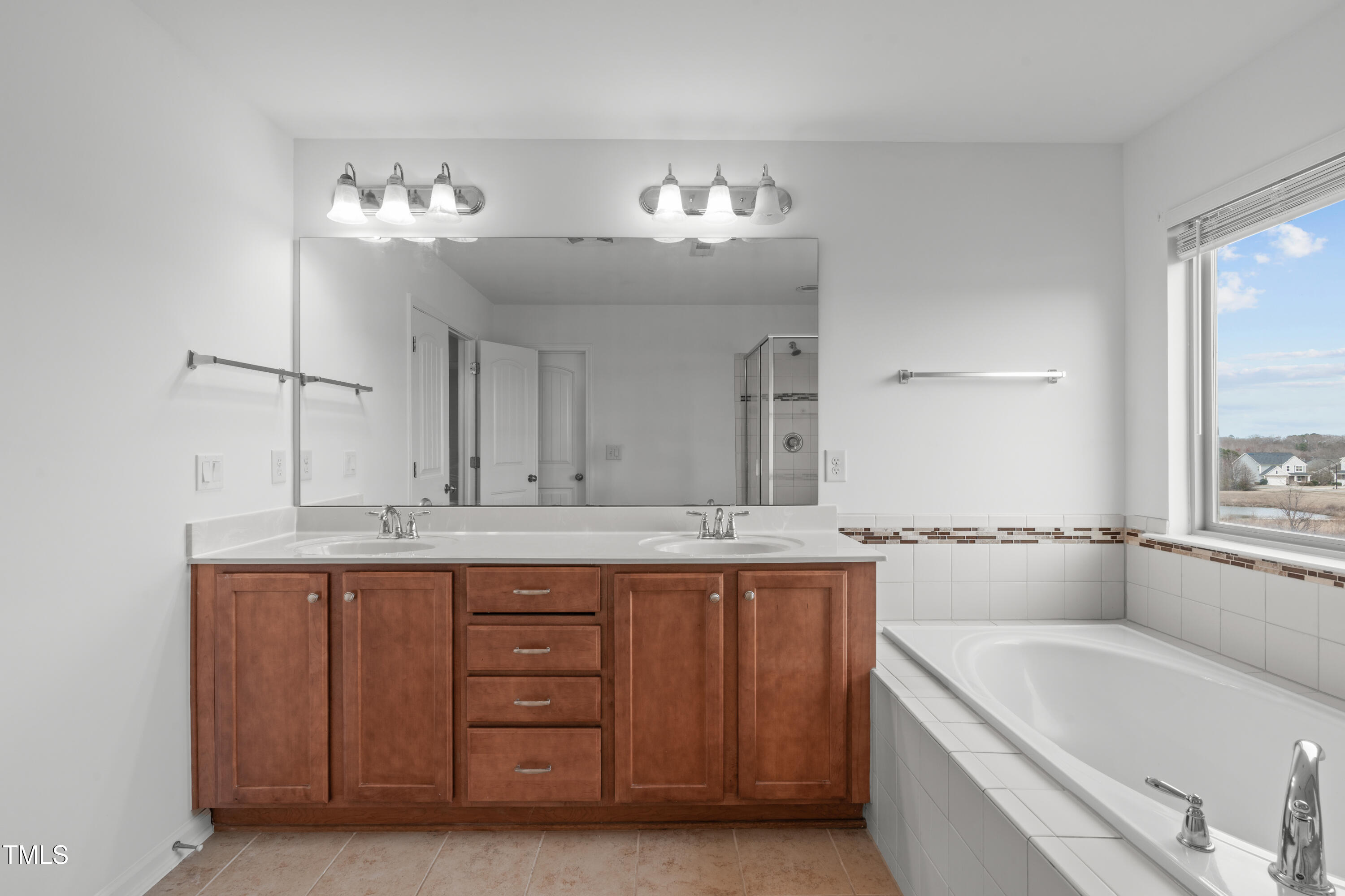 4139 Davis Meadow Street Raleigh, NC 27616 - Photo 34 of 43 a bathroom with a tub sink and mirror