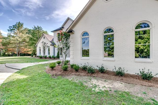 $1,298,900 | 309 Hillview Drive, Ridgeland, MS 39157