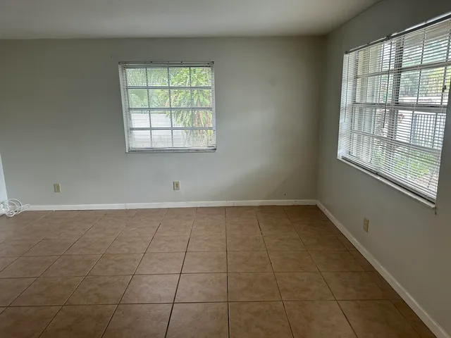 $1,575 | 2733 Northeast 1st Terrace, Unit 3, Wilton Manors, FL 33334