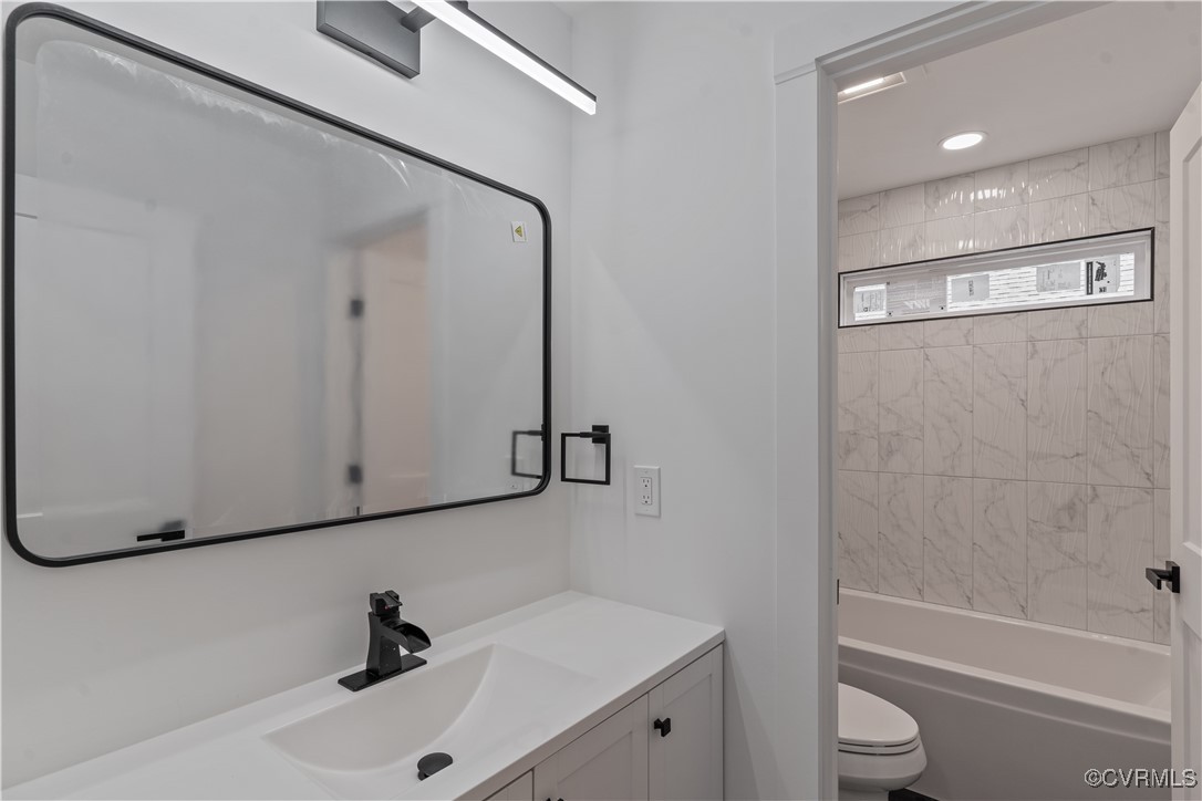 2805 Bethlehem Road Henrico, VA 23228 - Photo 35 of 42 Full bathroom with toilet, tiled shower / bath com
