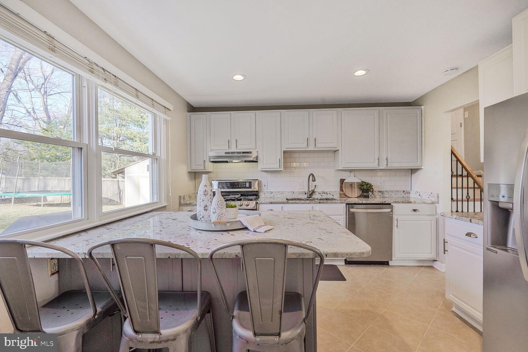 9902 Colony Road Fairfax, VA 22030 - Photo 10 of 46 Eat In Kitchen