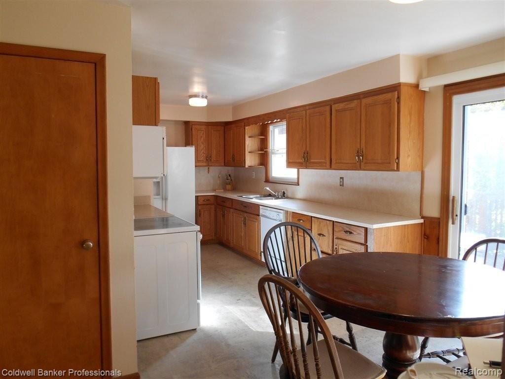 1114 Bloomer Road Rochester, MI 48307 - Photo 9 of 26 Kitchen