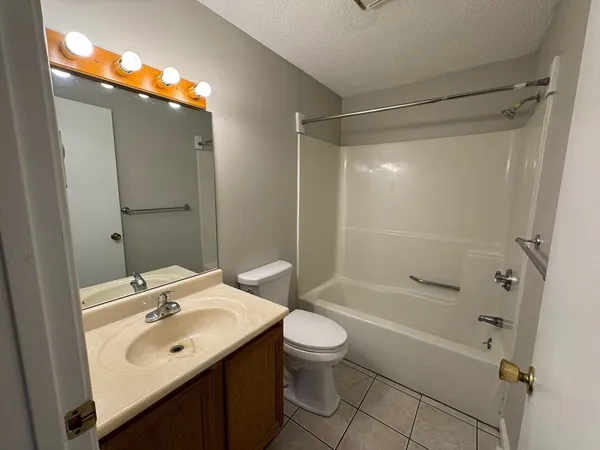 $1,900 | 240 Parkerview Street, Unit 240, Springfield, MA 01129