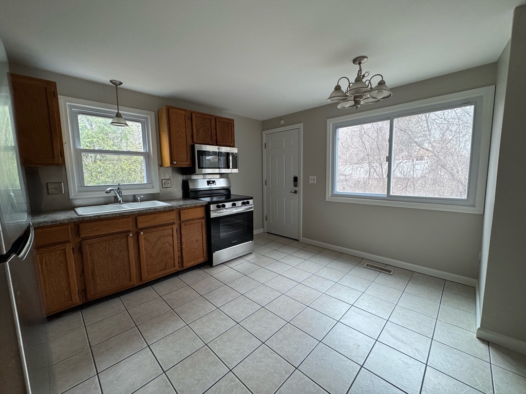 240 Parkerview Street, Unit 240 Springfield, MA 01129 - Photo 6 of 13