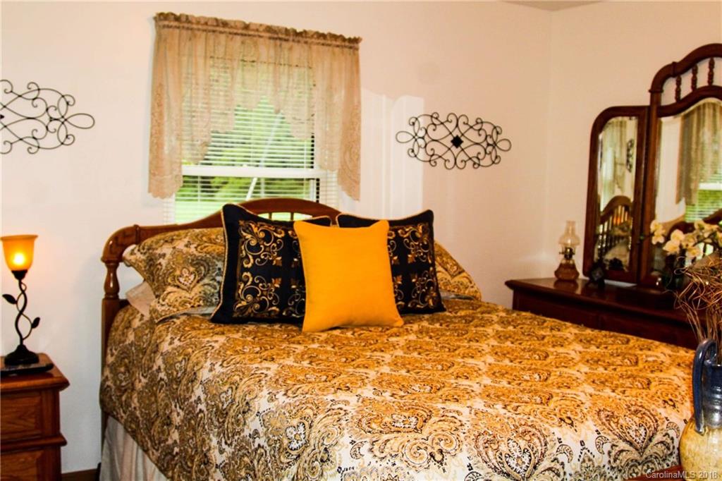 342 Calvert Road Brevard, NC 28712 - Photo 12 of 30 Gallery Image 12