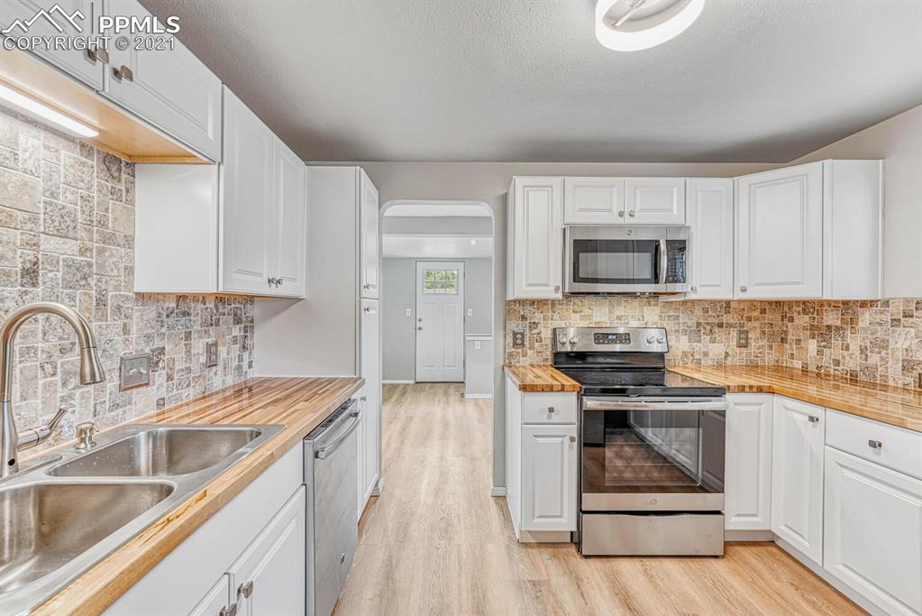 817 Prairie Road Colorado Springs, CO 80909 - Photo 8 of 38