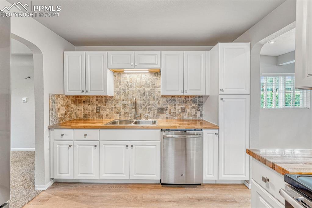 817 Prairie Road Colorado Springs, CO 80909 - Photo 10 of 38