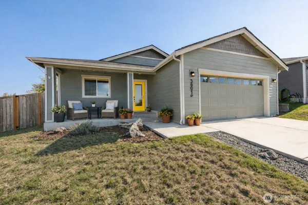 a view of a house with backyard and porch