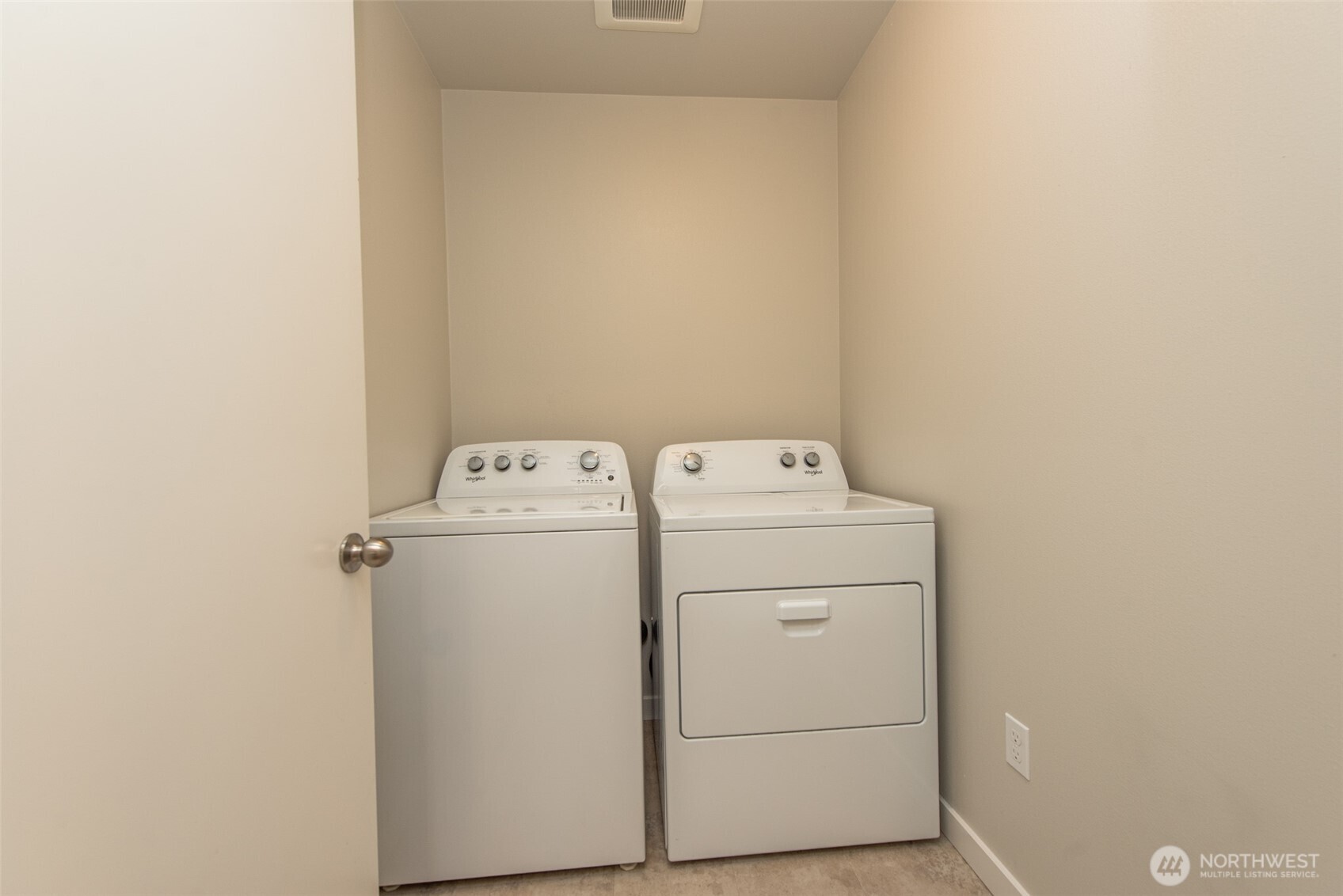 3601 Page Street Port Angeles, WA 98362 - Photo 17 of 35 a utility room with dryer and washer