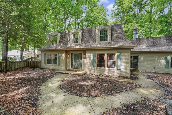 $299,900 | 48 South Shorewood Drive, Danville, IL 61832