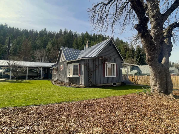 $425,000 | 7042 Oak Street, Bonners Ferry, ID 83805