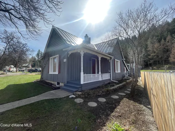 $425,000 | 7042 Oak Street, Bonners Ferry, ID 83805
